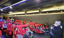 300 öğrenci tırda sinemayla buluştu