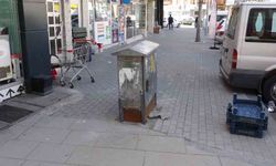 Arkadaşına sinirlendi, hırsını elektrik panosuna saldırarak aldı