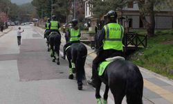 Atlı Polis ekiplerine Kızılcahamam'da yoğun ilgi