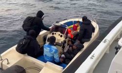 Ayvacık açıklarında 13 kaçak göçmen ile 2 organizatör yakalandı