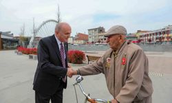 Başkan Özlü sahada vatandaşın talep ve sorunlarını yerinde dinliyor