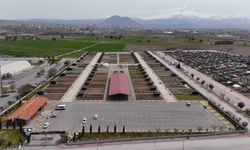 Büyükşehir'den üniversite öğrencilerine uygulamalı organik tarım eğitimi