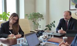 ETÜ Öğrencisi Gizem Nur Ünlü, Rektör Çakmak'ın yoğun çalışma gününe eşlik etti