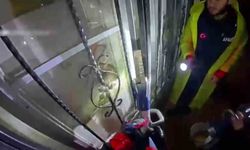 Evlerinde mahsur kalan vatandaşları AFAD kurtardı