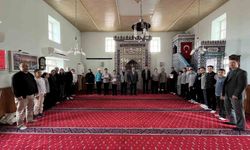 Hisarcık'taki camilerde müezzinlik yapan öğrenciler ödüllendirildi