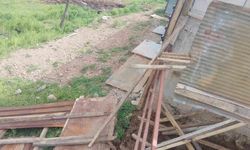 Osmaniye'de fırtına ahırın çatısını uçurdu