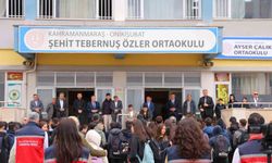 Saldırının gerçekleştiği okulun velileri çocuklarını öperek okula yolladı