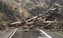 Şırnak'ta heyelan alarmı: Beytüşşebap yolu ulaşıma kapandı