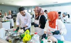 Ünlü şef Danilo Zanna depremzede kadınlarla aynı mutfakta buluştu