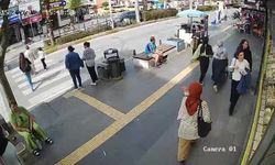 Yayalara çarpan motosiklet sürücüsü yaralılar yerde yatarken olay yerinden kaçtı