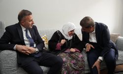 AK Parti İstanbul milletvekilleri Anneler Günü dolayısıyla sahadaydı