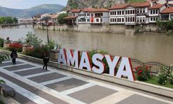 Amasya'da Yeşilırmak'ın debisi 130 metreküpe kadar düştü: Vatandaşlar güneşli havada nehri izledi