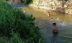 Araban'da yıllar sonra akan dereler en çok çocukları sevindirdi