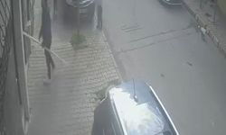 Arnavutköy'de dehşet anları: Çocuklara saldırdı, bina sakinlerine bıçak çekti