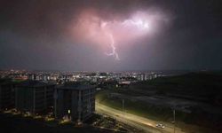 Batman'da şimşekler geceyi aydınlattı
