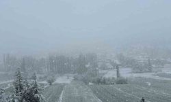 Burdur'un yüksek kesimlerine kar yağdı