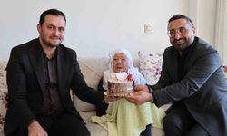 Cumhuriyet'le yaşıt Nazife nineye Anneler Günü sürprizi