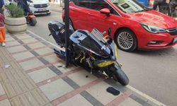 Keşan'da araç kapısı ile kaldırım arasında sıkışan motosikletin sürücüsü yaralandı