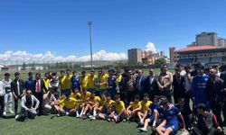 Kurtalan'da Liseler Arası Futbol Turnuvasının Şampiyonu Kayabağlar ÇPL oldu
