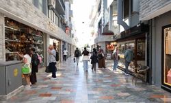 Marmaris'te yenilenen çarşı turistlerin gözdesi oldu