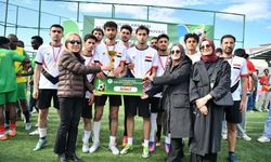 Mini Dünya Kupası'nda kardeşlik kazandı: Yeşilyurt'ta uluslararası futbol coşkusu
