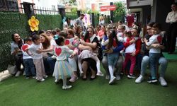 Miniklerden annelerine duygu dolu sürpriz