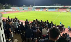 Play-off maçında tansiyon yükseldi, protokol tribününde kavga çıktı