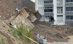 Tokat'ta istinat duvarı çöktü, park halindeki bir araç sürüklendi