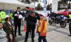Trafik bilinci için tek yürek: Erzurum Emniyeti Havuzbaşı'ndaydı