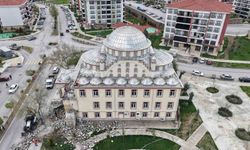 Yıldırımın minaresini yıktığı cami havadan görüntülendi