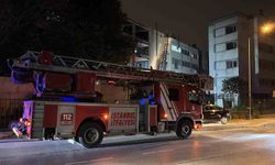 Zeytinburnu'nda 4 katlı iş merkezinin çatısında yangın