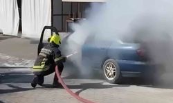 Erdemli'de otomobil yangını