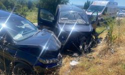 Bilecik'te iki otomobil kafa kafaya çarpıştı: 2 yaralı