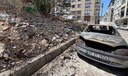 Çöplük alanda çıkan yangın otomobili küle çevirdi