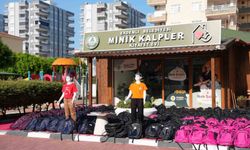 Erdemli'de öğrencilere kırtasiye ve kıyafet desteği