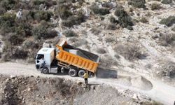 Tarsus'un kırsal mahallelerinde yol çalışmaları sürüyor