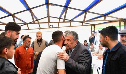 Ardahan Valisinin girişimiyle husumetli iki aile yıllar sonra barıştı