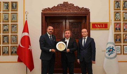 Vali Aydoğdu’ya "Fahri Hemşehrilik Beratı" verildi