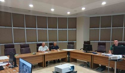 Vali Toraman Ayvacık yangınını Dardanos Yangın Yönetim Merkezinden takip etti