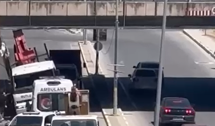 Yalova’da vinç alt geçitte sıkıştı