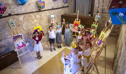 Çocuk Gelişim Merkezlerinde eğitim alan miniklerin eserleri Tarsus’ta sergileniyor