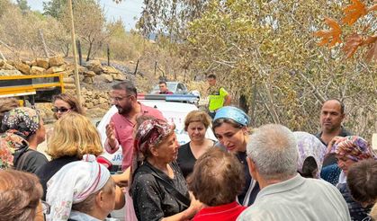 Ersin, yangında evleri zarar görenlerle bir araya geldi