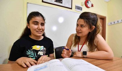 İlk 10 bine giren görme engelli Nazalin, Ankara Üniversitesine yerleşti