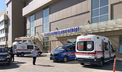 Üzerlerine taş düşen 2 işçi yaralandı