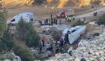 İşçi servisi şarampole devrildi: 5 ölü, 14 yaralı