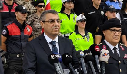 Vali Toros: " Çelikten bir iradeyle mücadele ediyoruz "