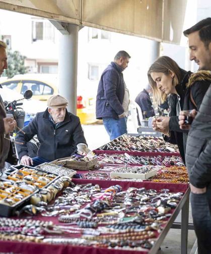 Antika pazarı, Mersin'de nostalji tutkunlarını buluşturuyor