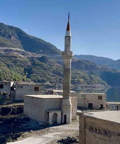 Kıbrıs'a içme suyu sağlayan baraj doldu, insan silueti ortaya çıktı