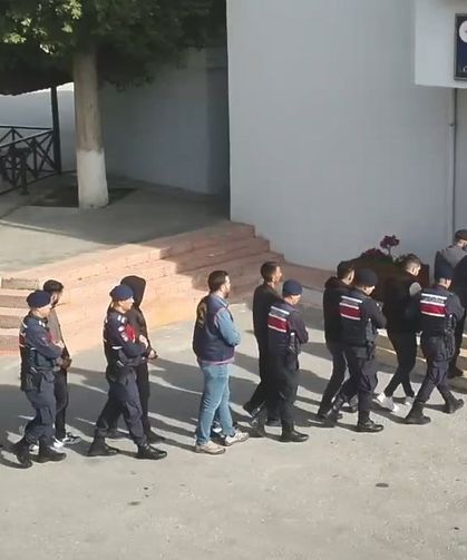 Mersin'de zehir tacirlerine şafak operasyonu: 43 gözaltı, 448 bin sentetik hap ele geçirildi