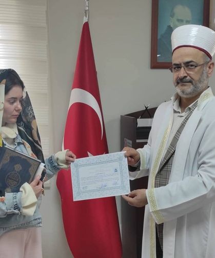 Viktoria müslüman oldu, Amine ismini aldı